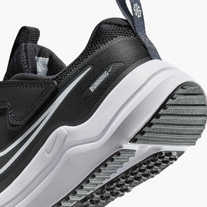 Nike Cosmic Runner Çocuk Siyah Koşu Ayakkabısı
