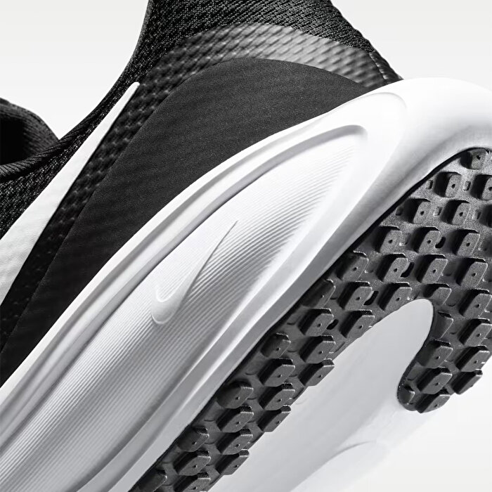 Nike Revolution 8 Erkek Siyah Koşu Ayakkabısı
