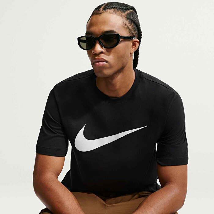 Nike Sportswear Swoosh Erkek Siyah Tişört