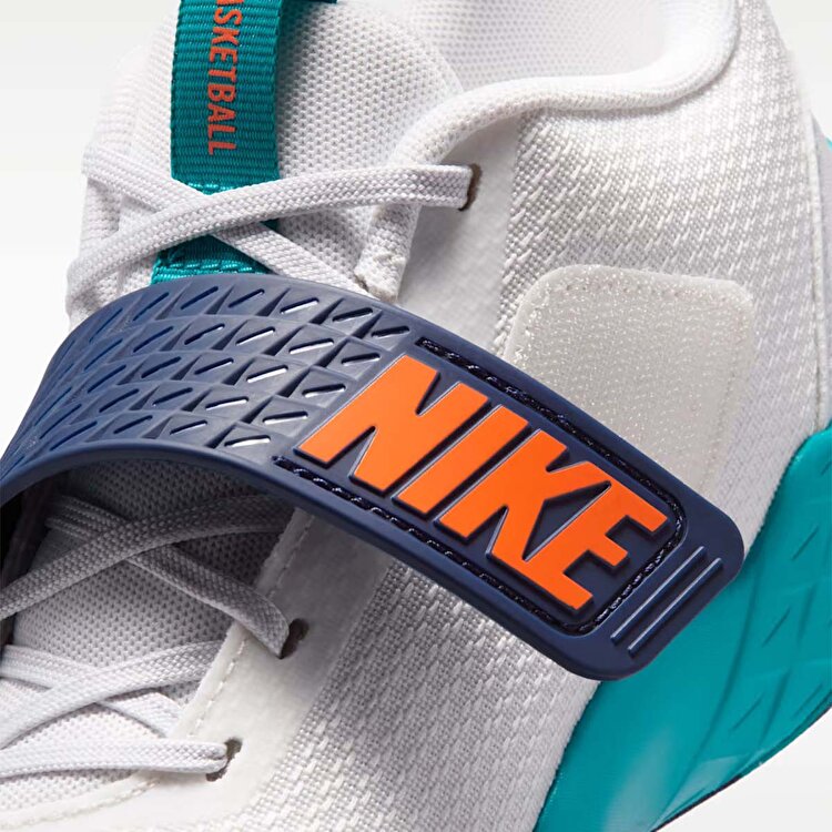 Nike Team Hustle D 12 Çocuk Beyaz Basketbol Ayakkabısı