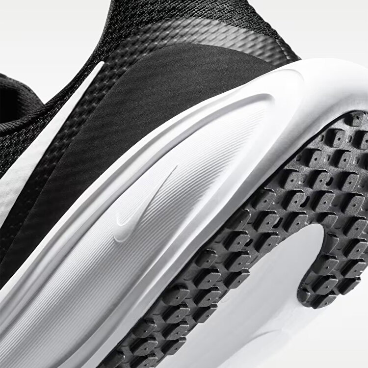 Nike Revolution 8 Erkek Siyah Koşu Ayakkabısı
