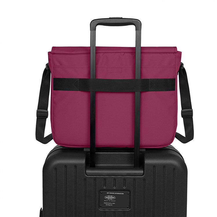 Eastpak Delegate+ Bordo Postacı Çantası