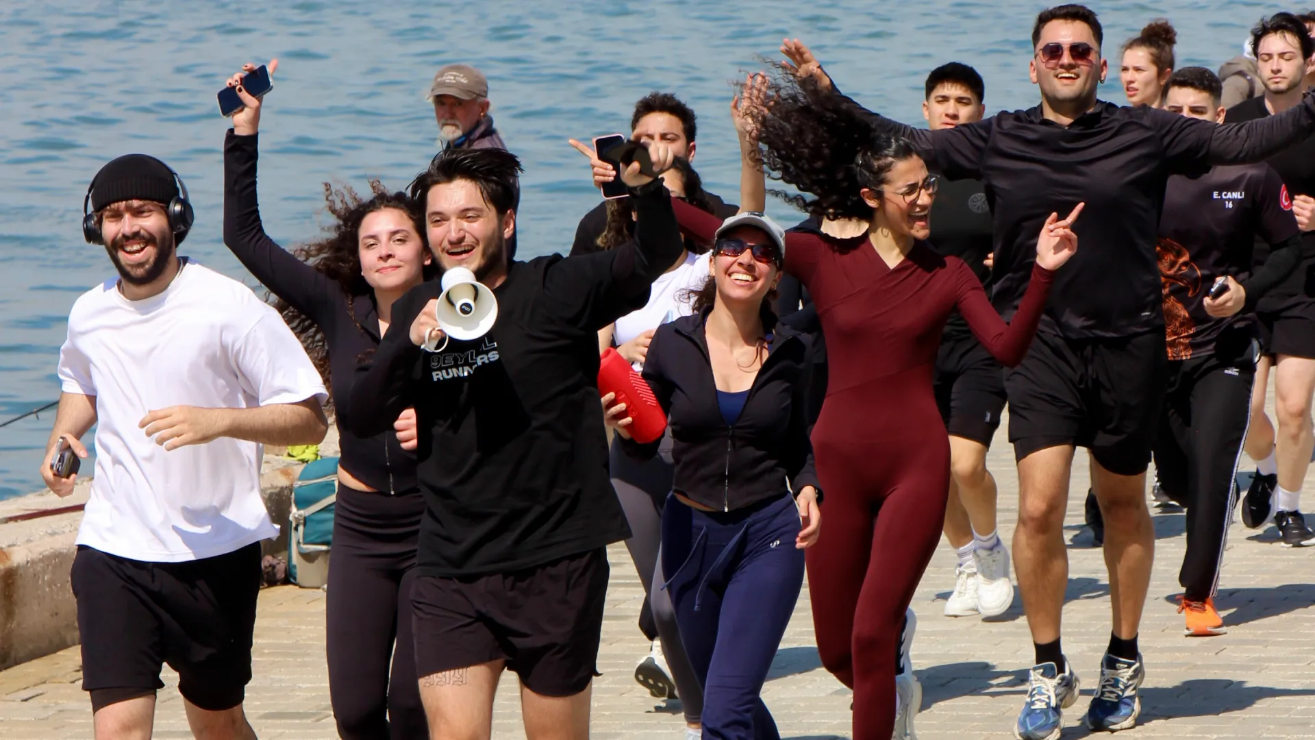 Dünya Sağlık Günü’nde Sporthink ile Kordon’da Enerji Dolu Koşu Deneyimi